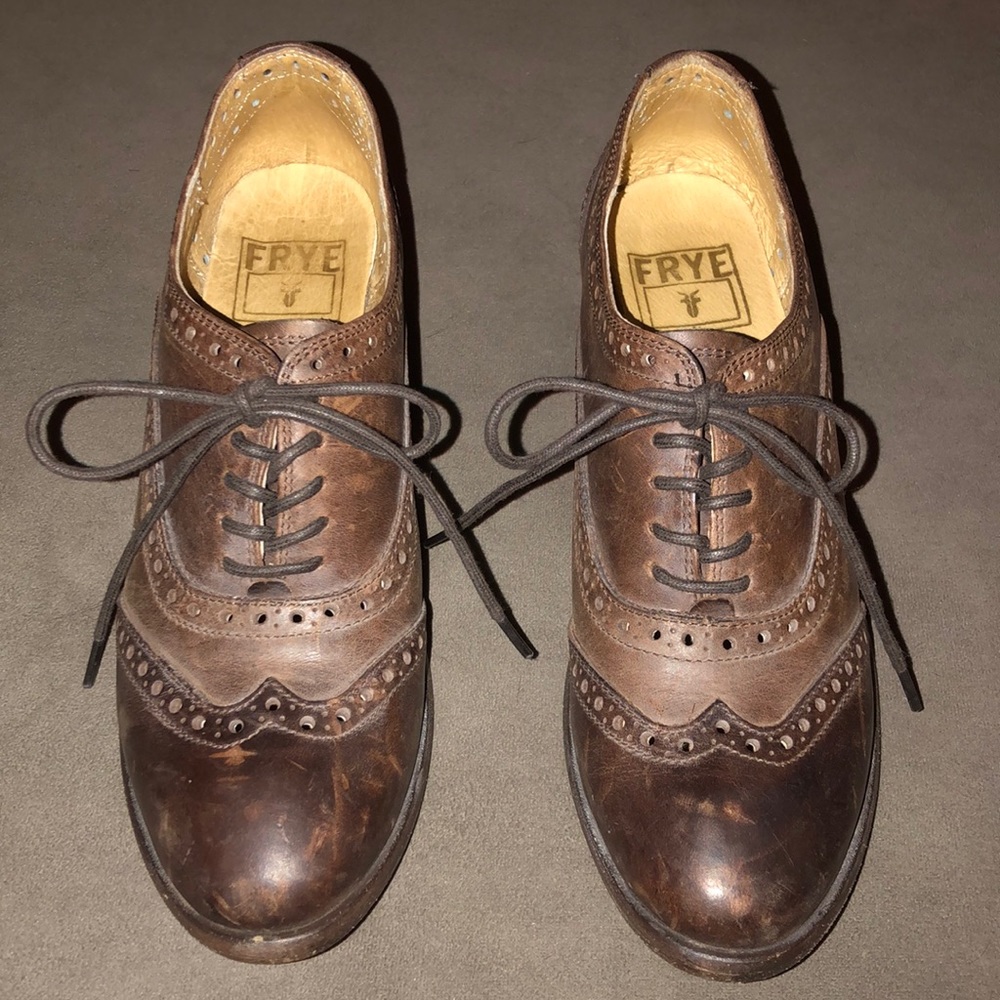 Frye Women’s Perforated Wingtip Oxfords Size 7.5